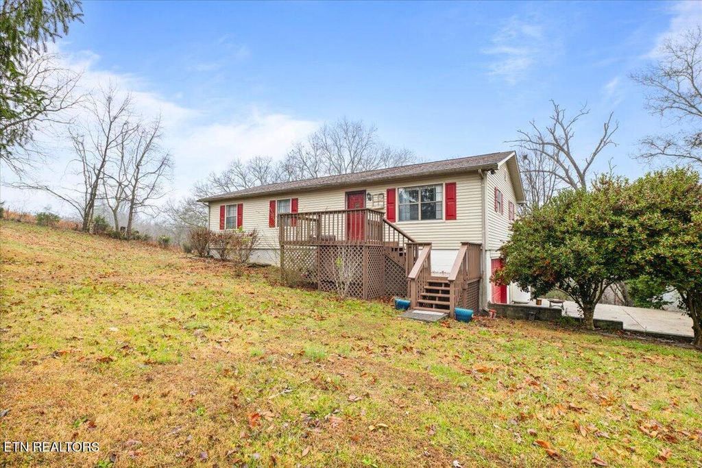 155 Mozingo Lane, Jacksboro, TN 37757