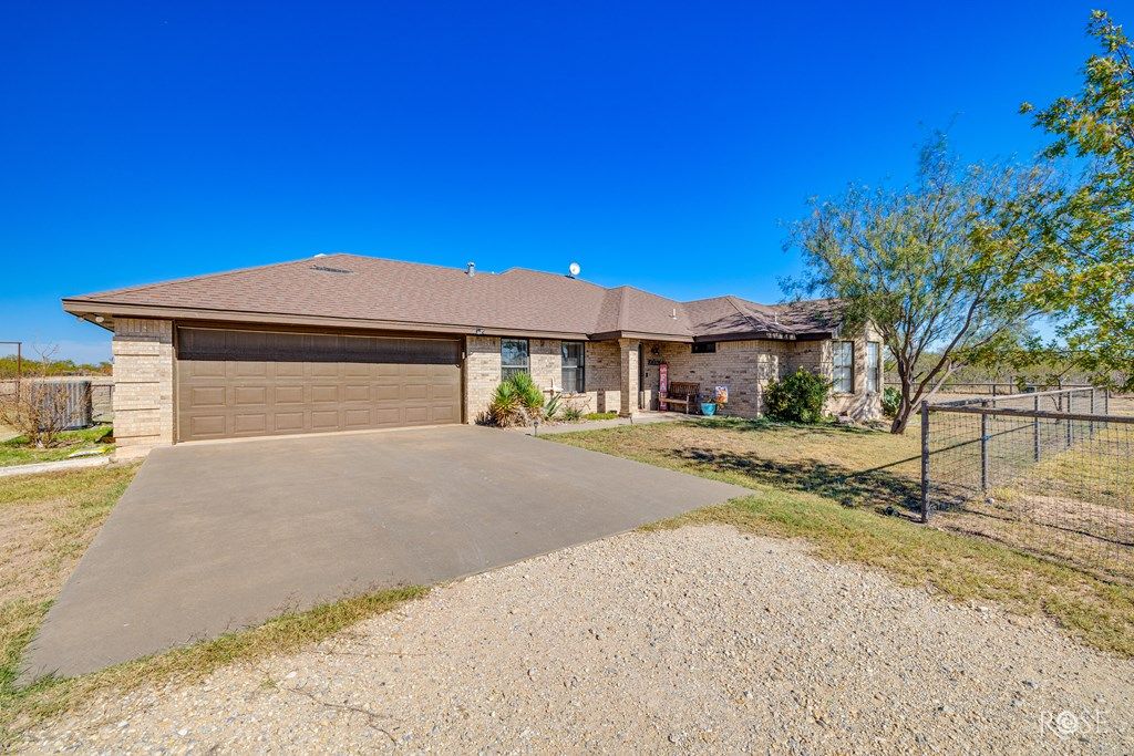 Image 5 of property listing at 12846 Dove Creek West Lane, San Angelo, TX 76904