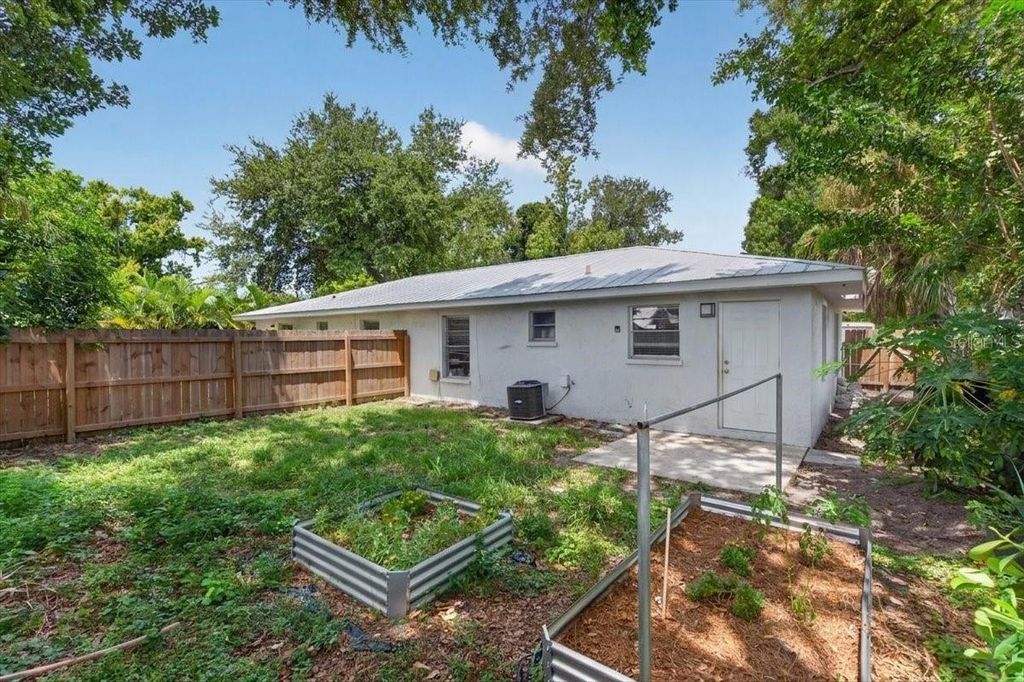 Image 16 of property listing at 4119 & 4121 12TH AVENUE W, Bradenton, FL 34205