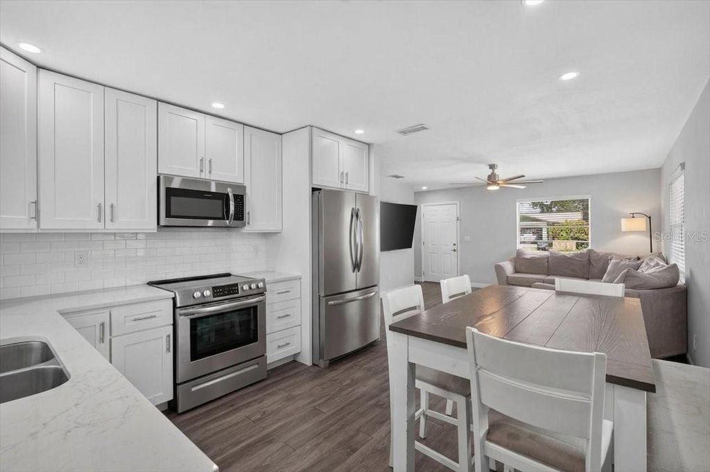 Image 19 of property listing at 4119 & 4121 12TH AVENUE W, Bradenton, FL 34205