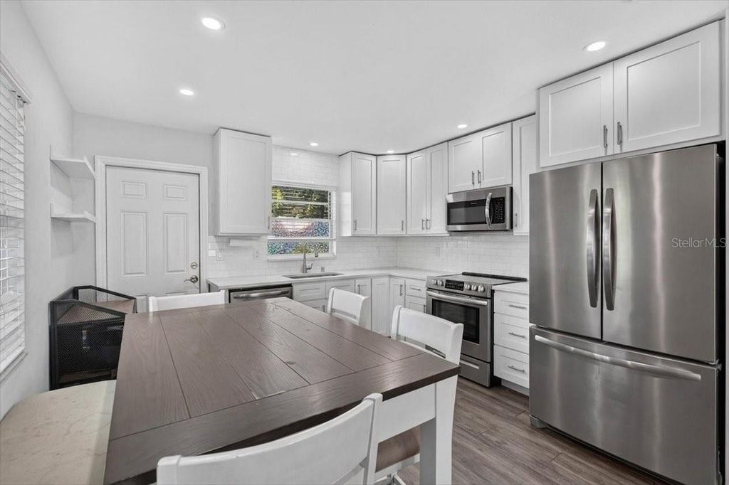 Image 21 of property listing at 4119 & 4121 12TH AVENUE W, Bradenton, FL 34205