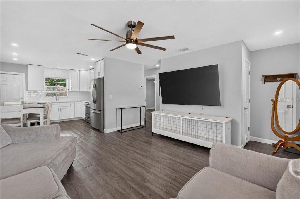 Image 22 of property listing at 4119 & 4121 12TH AVENUE W, Bradenton, FL 34205