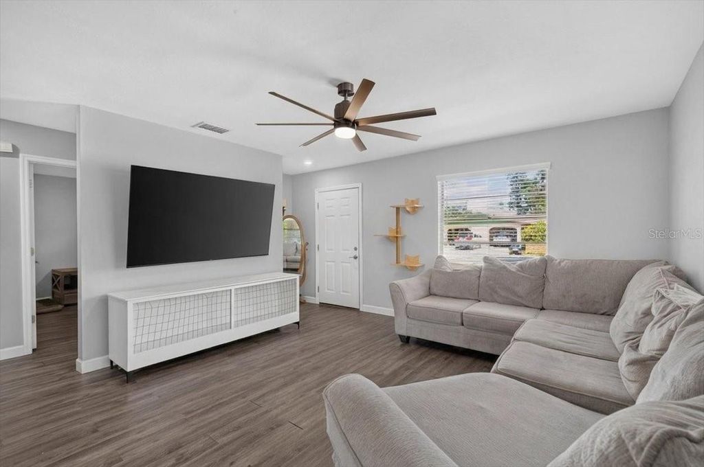 Image 23 of property listing at 4119 & 4121 12TH AVENUE W, Bradenton, FL 34205