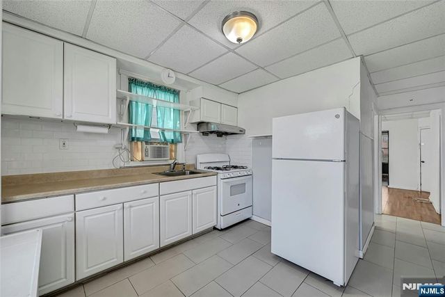 349 Undercliff Avenue, Edgewater, NJ 07020