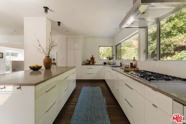 2300 Canyon Drive, Los Angeles, CA 90068