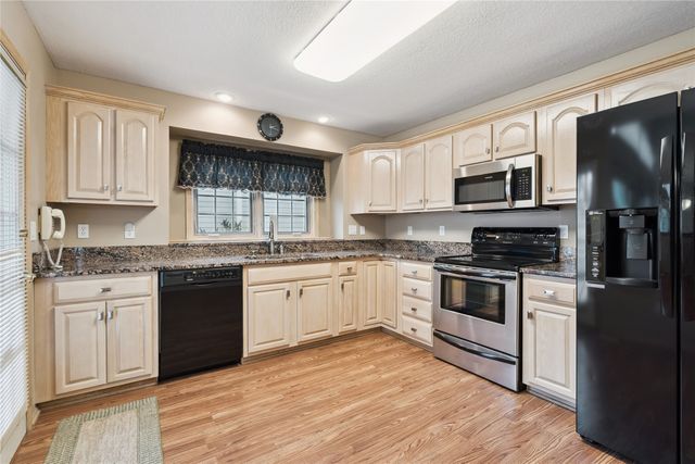 1476 Pompano Drive, Clive, IA 50325