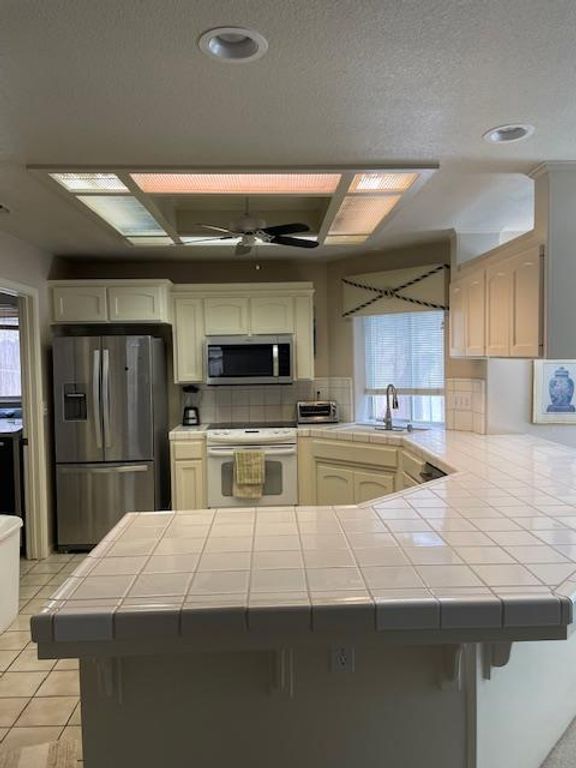 Image 16 of property listing at 1689 E Trenton Avenue, Fresno, CA 93720