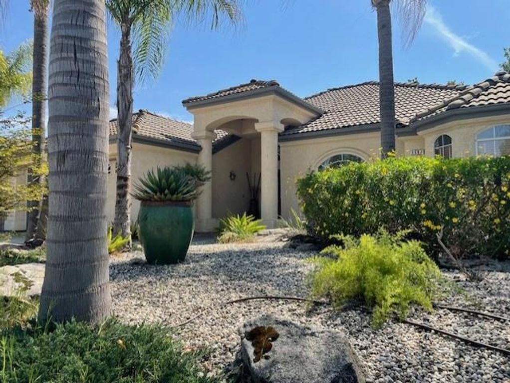 Image 2 of property listing at 1689 E Trenton Avenue, Fresno, CA 93720