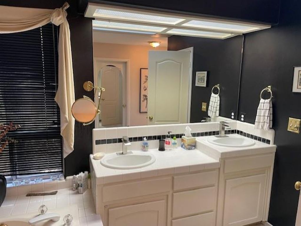 Image 34 of property listing at 1689 E Trenton Avenue, Fresno, CA 93720