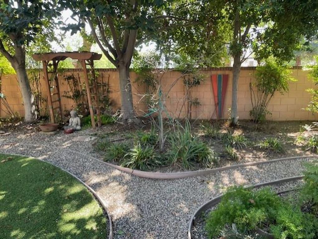 Image 39 of property listing at 1689 E Trenton Avenue, Fresno, CA 93720