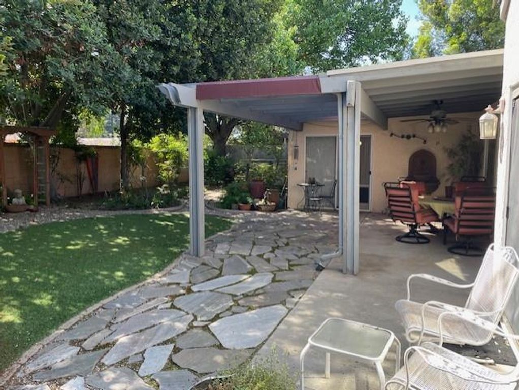 Image 40 of property listing at 1689 E Trenton Avenue, Fresno, CA 93720