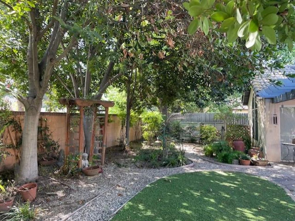 Image 41 of property listing at 1689 E Trenton Avenue, Fresno, CA 93720