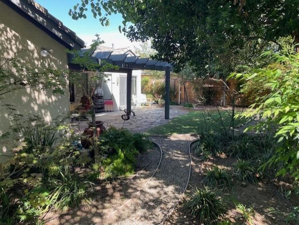 Image 42 of property listing at 1689 E Trenton Avenue, Fresno, CA 93720