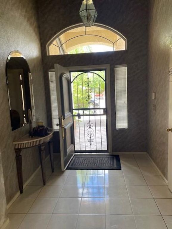 Image 5 of property listing at 1689 E Trenton Avenue, Fresno, CA 93720