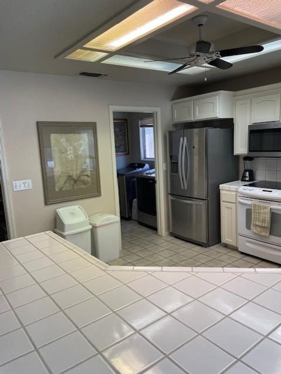 Image 8 of property listing at 1689 E Trenton Avenue, Fresno, CA 93720