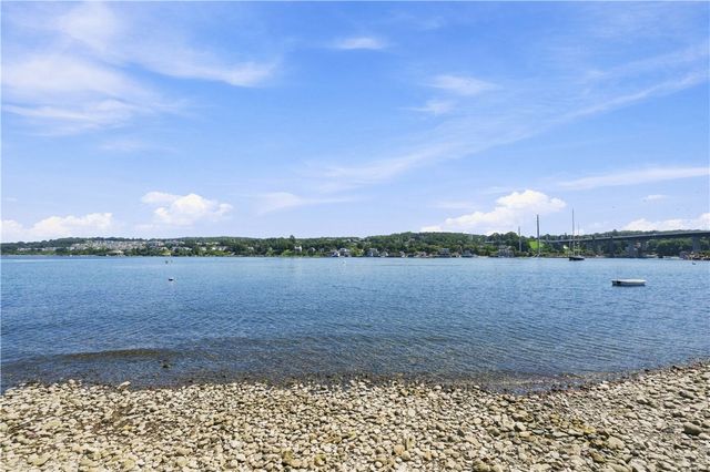 54 Narragansett Boulevard, Portsmouth, RI 02871