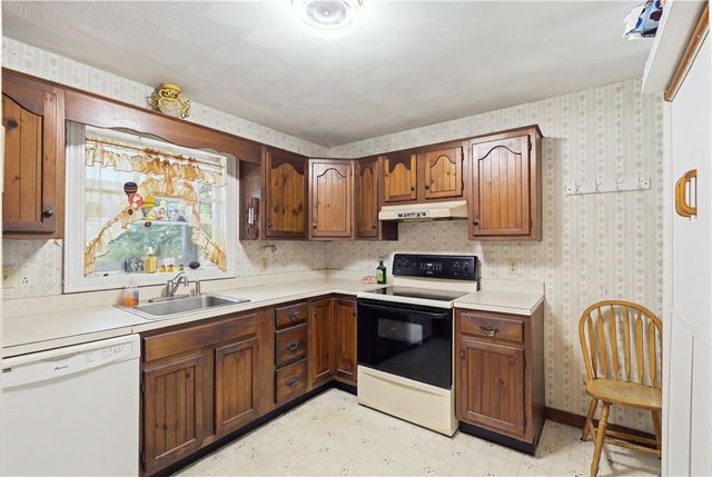 54 Narragansett Boulevard, Portsmouth, RI 02871