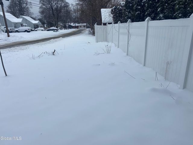 1126 Vinewood Avenue, Rotterdam, NY 12306