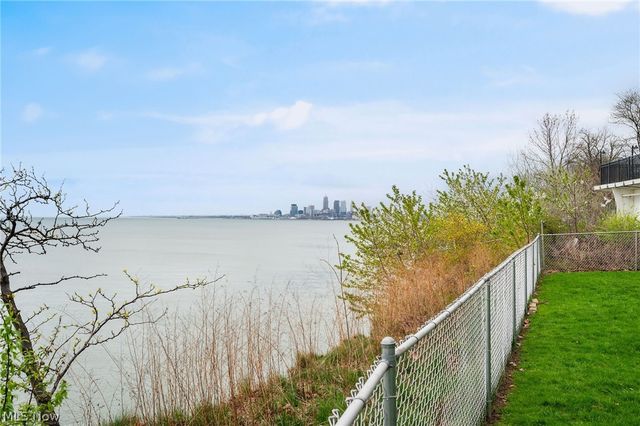 11820 Edgewater Drive 718, Lakewood, OH 44107