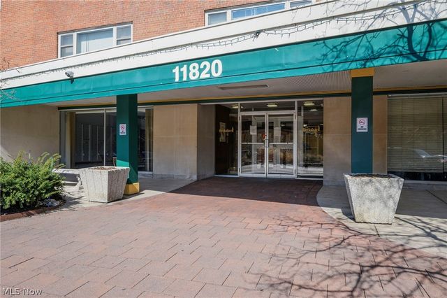 11820 Edgewater Drive 718, Lakewood, OH 44107