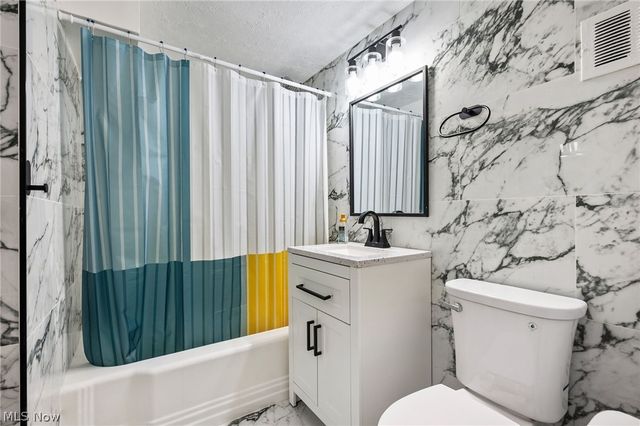 11820 Edgewater Drive 718, Lakewood, OH 44107