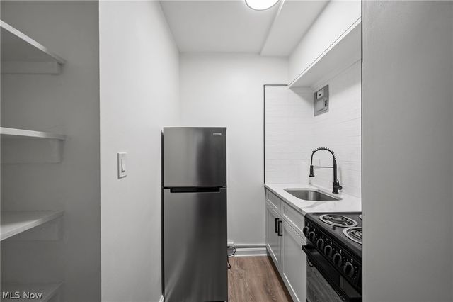 11820 Edgewater Drive 718, Lakewood, OH 44107