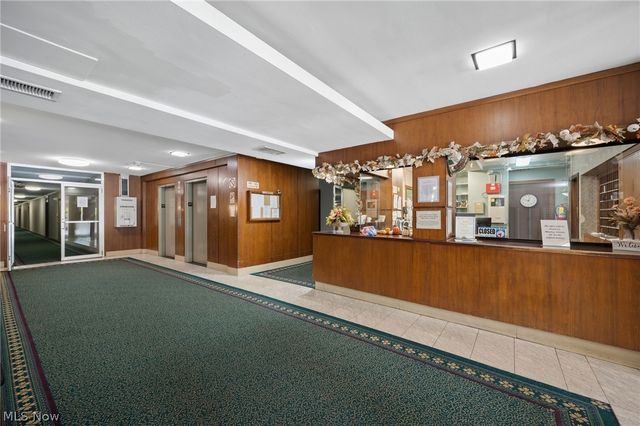 11820 Edgewater Drive 718, Lakewood, OH 44107