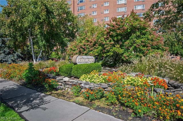 11820 Edgewater Drive 718, Lakewood, OH 44107