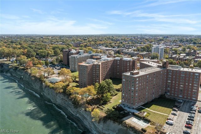 11820 Edgewater Drive 718, Lakewood, OH 44107