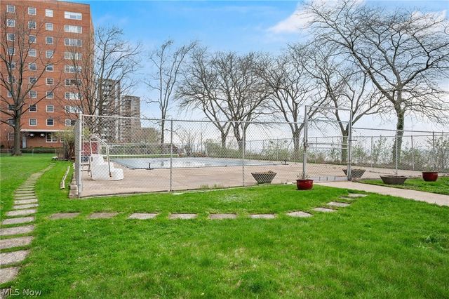 11820 Edgewater Drive 718, Lakewood, OH 44107