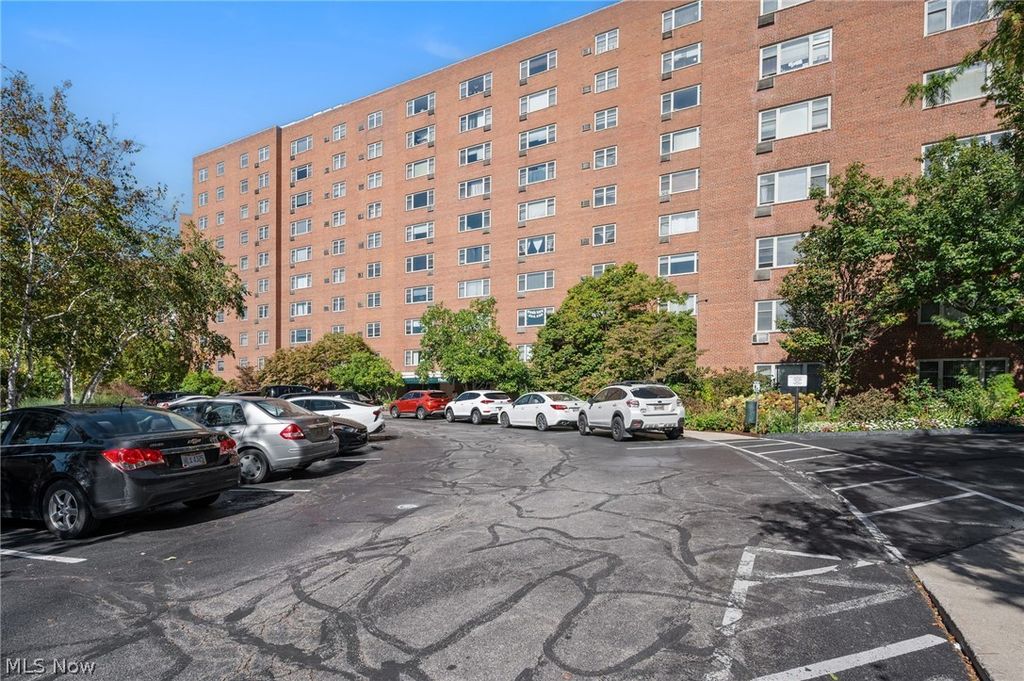 11820 Edgewater Drive 718, Lakewood, OH 44107