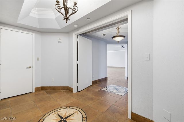 2857 Paradise Road 301, Las Vegas, NV 89109