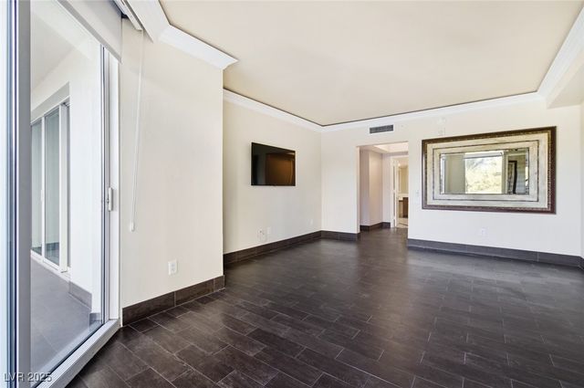 2857 Paradise Road 301, Las Vegas, NV 89109