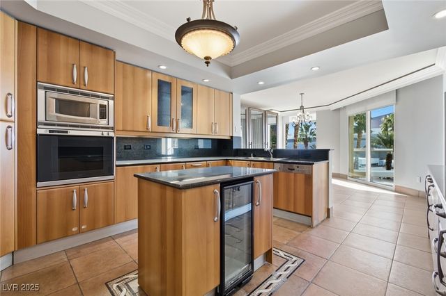 2857 Paradise Road 301, Las Vegas, NV 89109