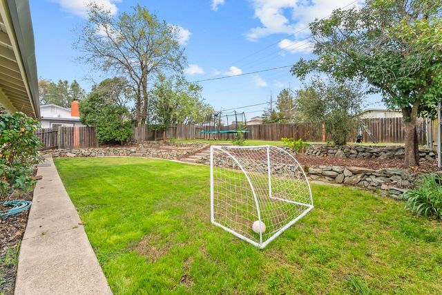 136 Penaranda Dr, Folsom, CA 95630