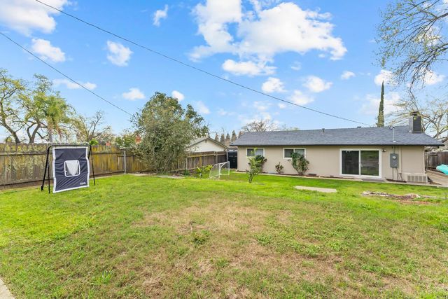 136 Penaranda Dr, Folsom, CA 95630