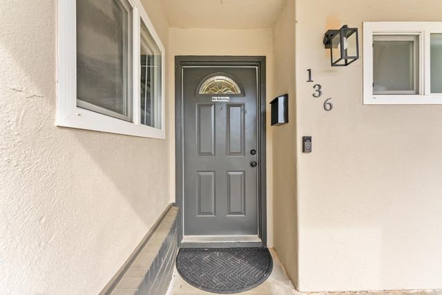 136 Penaranda Dr, Folsom, CA 95630