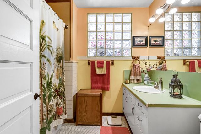 731 E Carmen Avenue, Fresno, CA 93728