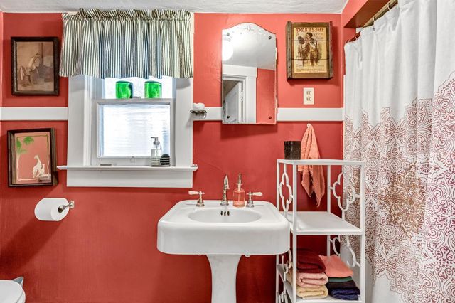 731 E Carmen Avenue, Fresno, CA 93728