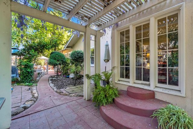 731 E Carmen Avenue, Fresno, CA 93728