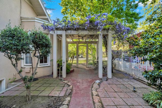 731 E Carmen Avenue, Fresno, CA 93728