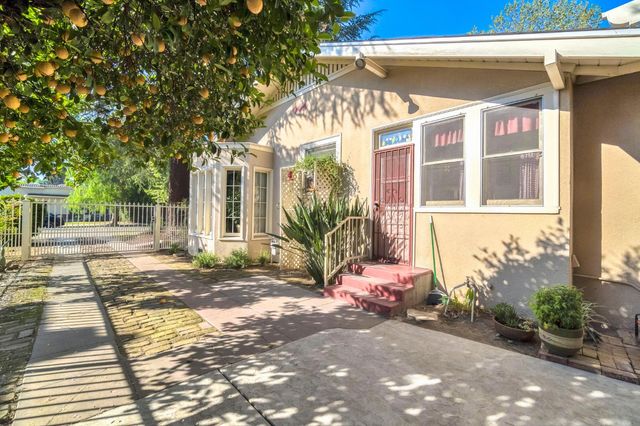 731 E Carmen Avenue, Fresno, CA 93728