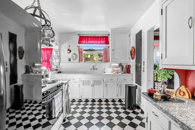 731 E Carmen Avenue, Fresno, CA 93728