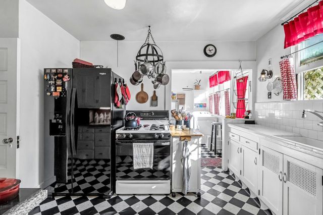 731 E Carmen Avenue, Fresno, CA 93728