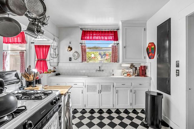 731 E Carmen Avenue, Fresno, CA 93728