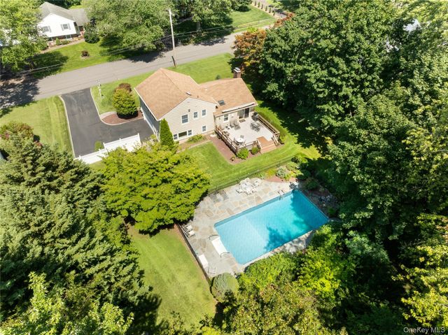 12 William Penn Drive, Stony Brook, NY 11790