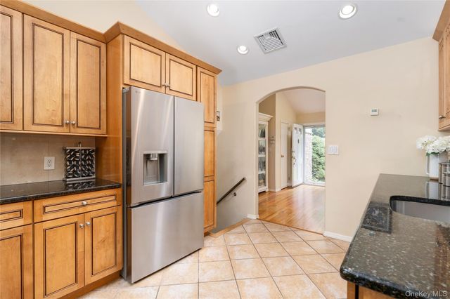 12 William Penn Drive, Stony Brook, NY 11790