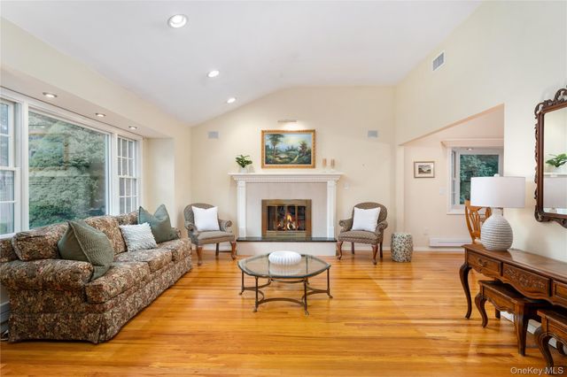 12 William Penn Drive, Stony Brook, NY 11790