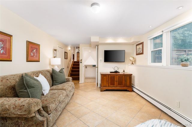 12 William Penn Drive, Stony Brook, NY 11790