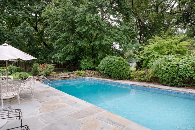 12 William Penn Drive, Stony Brook, NY 11790